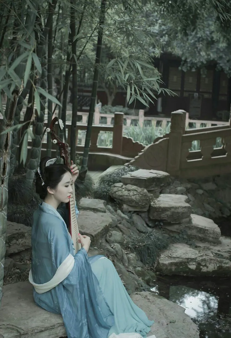 临江仙梦后楼台高锁翻译(临江仙晏殊梦后楼台高锁赏析)-流云流梦