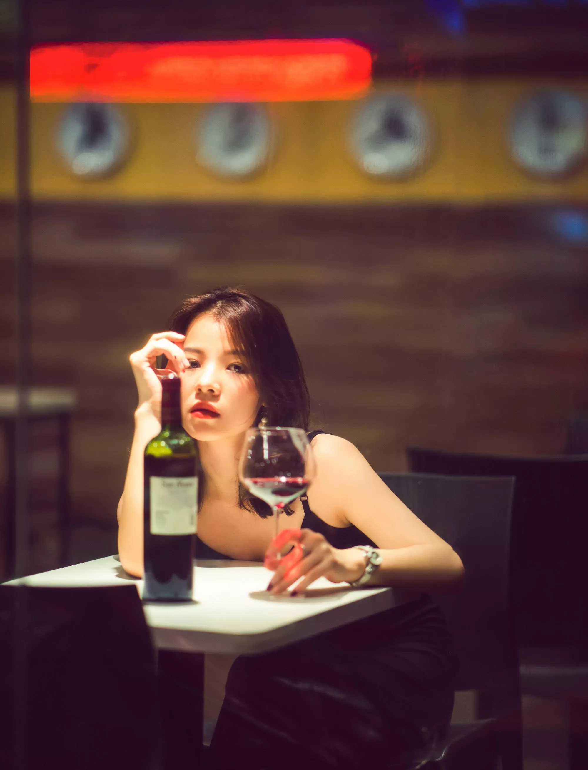 疼到骨子里心碎的短文（心酸到泪崩的扎心文案）-流云流梦