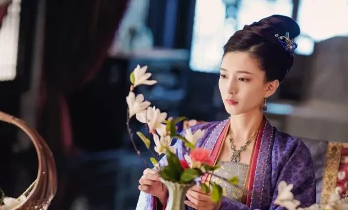 关于花的诗句古诗大全（描写花的诗句四句古诗）-流云流梦